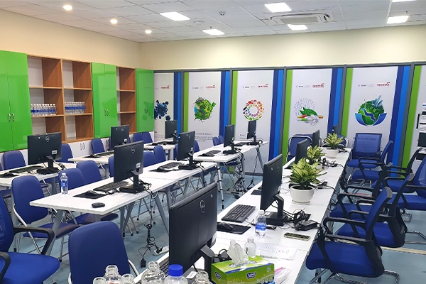 Khách Hàng Thuê PC Đóng Phim​